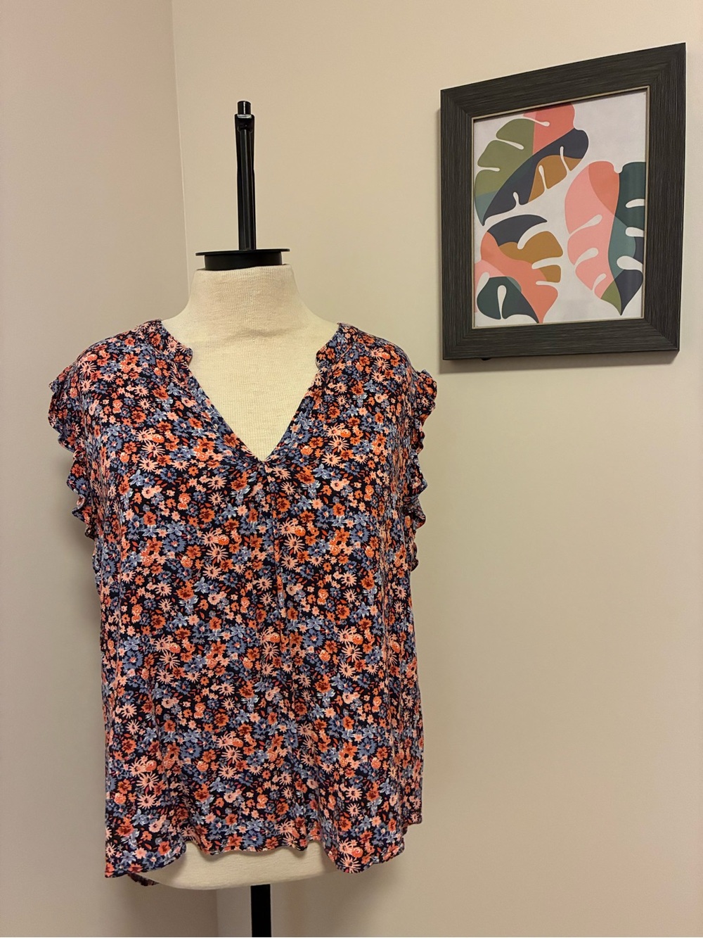 Universal Thread Floral V-Neck Sleeveless Blouse - Navy & Coral